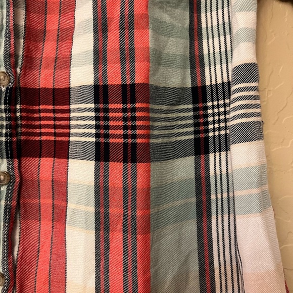 Universal Thread Salmon Pink/White/Navy/Light Blue Rayon Plaid Shirt - Picture 6 of 11